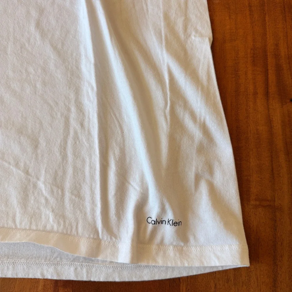 Calvin Klein Men's White V-Neck Classic Fit Short Sleeve T-Shirt Size XL - Picture 2 of 4
